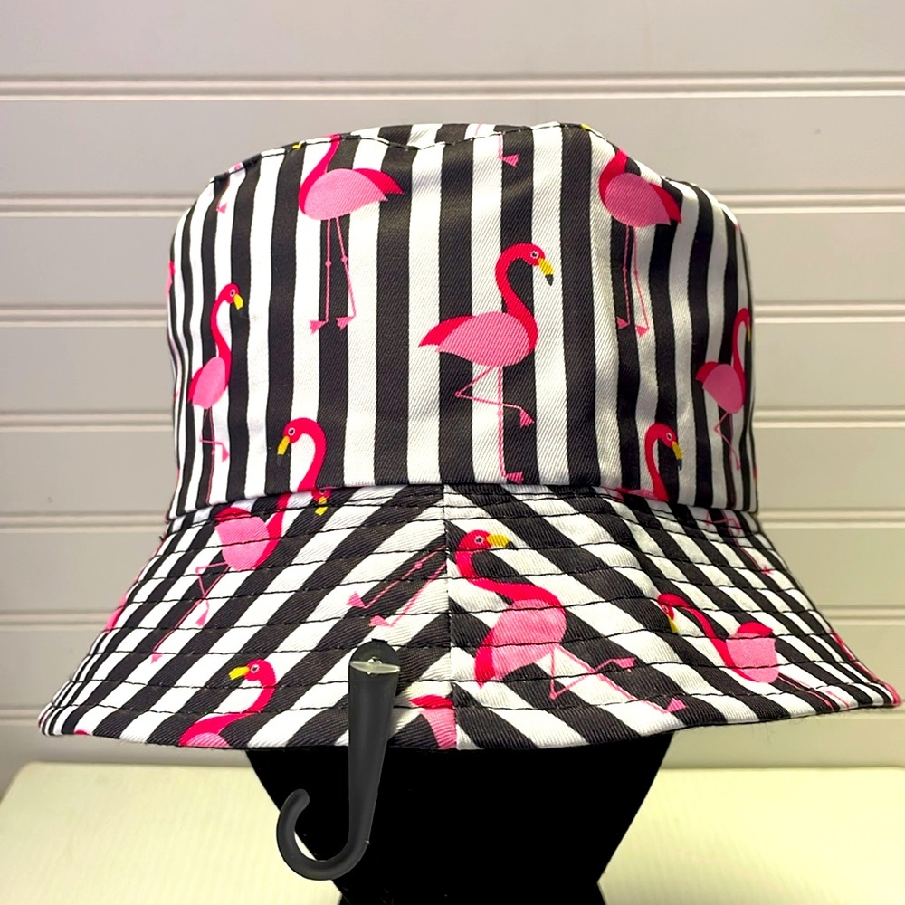 Pink Flamingos 🦩 & Striped Multicolored Reversible Cotton Bucket Hat